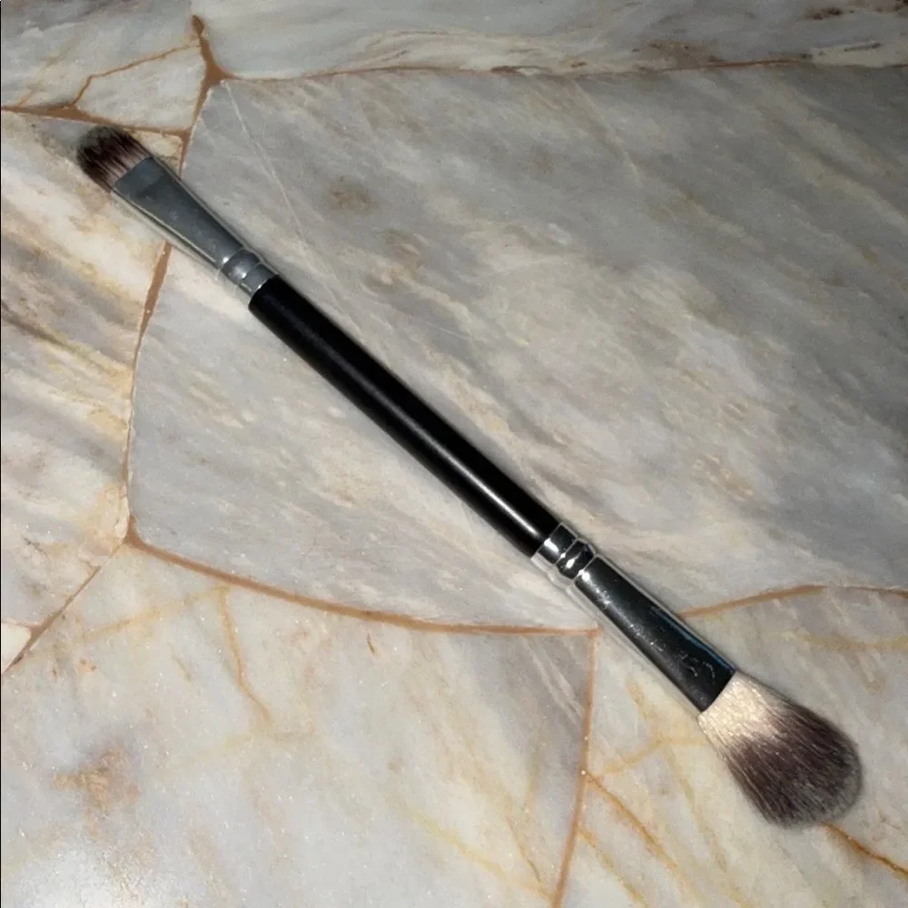 Dual-Ended‎ Makeup Brush